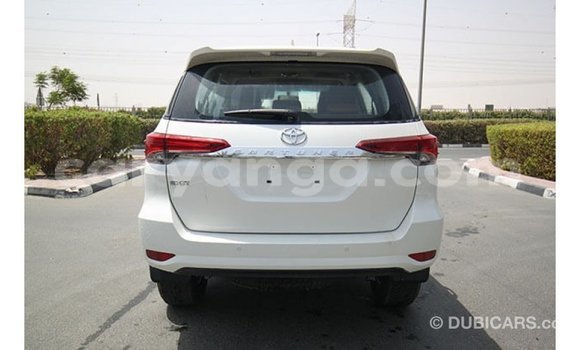 Acheter Import Voiture Toyota Fortuner Blanc à Import - Dubai, Malawi Acheter Import Voiture Toyota Fortuner Blanc à Import - Dubai, Malawi