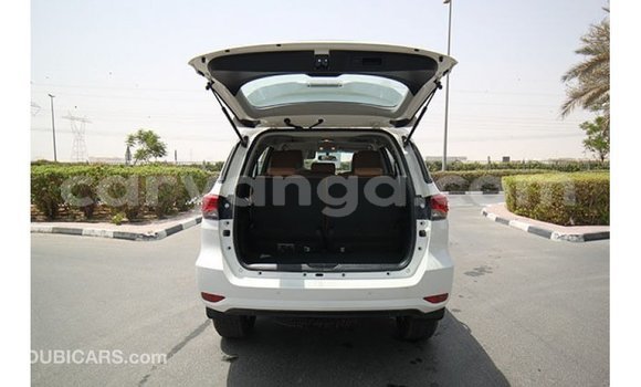 Acheter Import Voiture Toyota Fortuner Blanc à Import - Dubai, Malawi Acheter Import Voiture Toyota Fortuner Blanc à Import - Dubai, Malawi