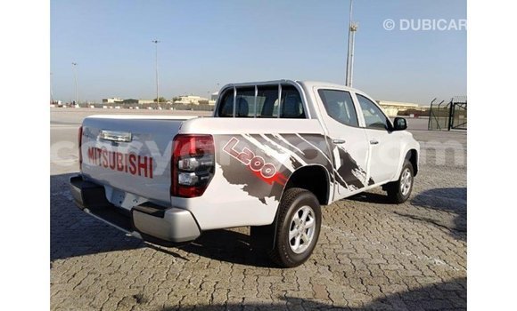 Acheter Import Voiture Mitsubishi L200 Blanc à Import - Dubai, Malawi Acheter Import Voiture Mitsubishi L200 Blanc à Import - Dubai, Malawi
