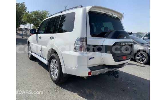 Buy Import Mitsubishi Pajero White Car in Import - Dubai in Malawi Buy Import Mitsubishi Pajero White Car in Import - Dubai in Malawi