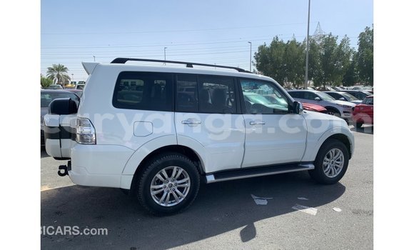 Buy Import Mitsubishi Pajero White Car in Import - Dubai in Malawi Buy Import Mitsubishi Pajero White Car in Import - Dubai in Malawi