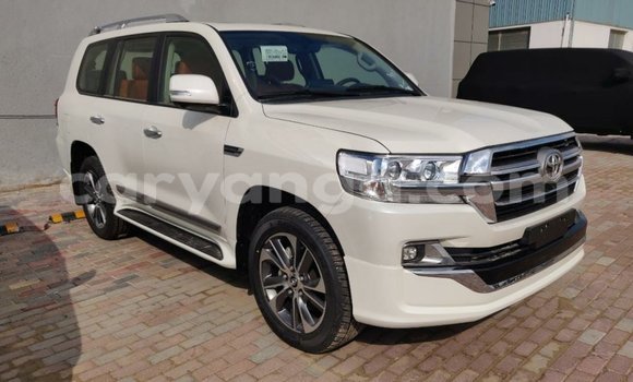 Acheter Import Voiture Toyota Land Cruiser Blanc à Import - Dubai, Malawi Acheter Import Voiture Toyota Land Cruiser Blanc à Import - Dubai, Malawi