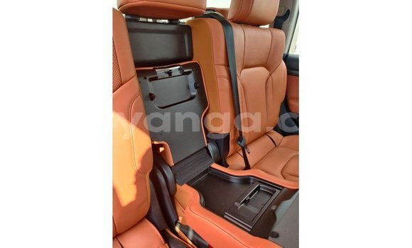 Acheter Import Voiture Toyota Land Cruiser Blanc à Import - Dubai, Malawi Acheter Import Voiture Toyota Land Cruiser Blanc à Import - Dubai, Malawi