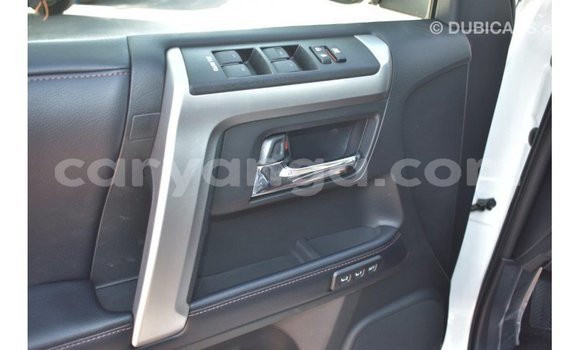 Nunua Imported Toyota Fielder White Gari ndani ya Import - Dubai nchini Malawi Nunua Imported Toyota Fielder White Gari ndani ya Import - Dubai nchini Malawi