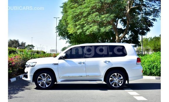 Nunua Imported Toyota Land Cruiser White Gari ndani ya Import - Dubai nchini Malawi Nunua Imported Toyota Land Cruiser White Gari ndani ya Import - Dubai nchini Malawi