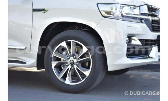 Nunua Imported Toyota Land Cruiser White Gari ndani ya Import - Dubai nchini Malawi Nunua Imported Toyota Land Cruiser White Gari ndani ya Import - Dubai nchini Malawi
