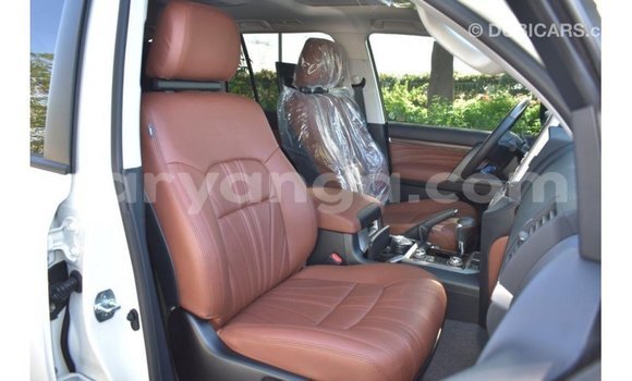 Nunua Imported Toyota Land Cruiser White Gari ndani ya Import - Dubai nchini Malawi Nunua Imported Toyota Land Cruiser White Gari ndani ya Import - Dubai nchini Malawi
