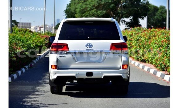 Nunua Imported Toyota Land Cruiser White Gari ndani ya Import - Dubai nchini Malawi Nunua Imported Toyota Land Cruiser White Gari ndani ya Import - Dubai nchini Malawi