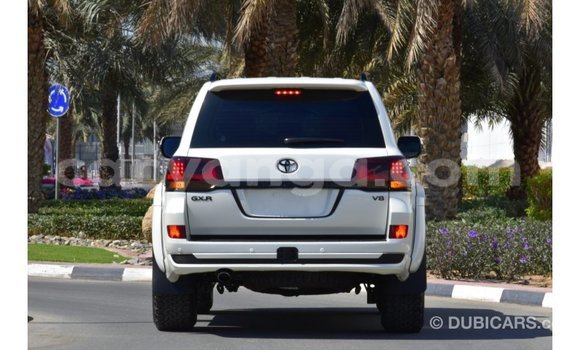 Nunua Imported Toyota Land Cruiser White Gari ndani ya Import - Dubai nchini Malawi Nunua Imported Toyota Land Cruiser White Gari ndani ya Import - Dubai nchini Malawi