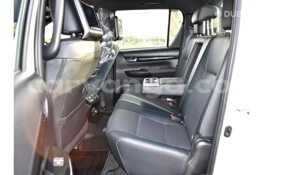 Nunua Imported Toyota Hilux White Gari ndani ya Import - Dubai nchini Malawi Nunua Imported Toyota Hilux White Gari ndani ya Import - Dubai nchini Malawi