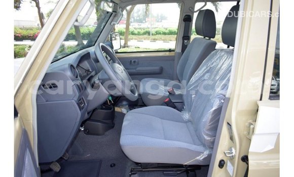 Nunua Imported Toyota Land Cruiser Beige Gari ndani ya Import - Dubai nchini Malawi Nunua Imported Toyota Land Cruiser Beige Gari ndani ya Import - Dubai nchini Malawi