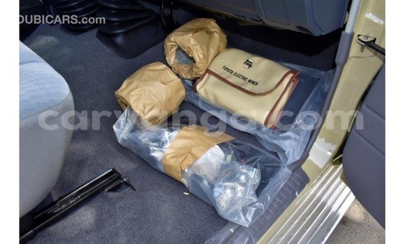 Nunua Imported Toyota Land Cruiser Beige Gari ndani ya Import - Dubai nchini Malawi Nunua Imported Toyota Land Cruiser Beige Gari ndani ya Import - Dubai nchini Malawi