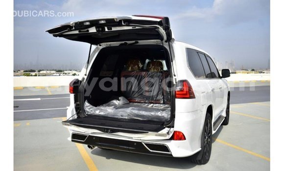 Nunua Imported Lexus LX White Gari ndani ya Import - Dubai nchini Malawi Nunua Imported Lexus LX White Gari ndani ya Import - Dubai nchini Malawi