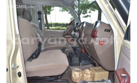 Nunua Imported Toyota Land Cruiser Beige Gari ndani ya Import - Dubai nchini Malawi Nunua Imported Toyota Land Cruiser Beige Gari ndani ya Import - Dubai nchini Malawi