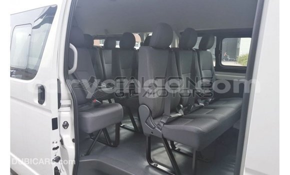 Acheter Import Voiture Toyota Hiace Blanc à Import - Dubai, Malawi Acheter Import Voiture Toyota Hiace Blanc à Import - Dubai, Malawi