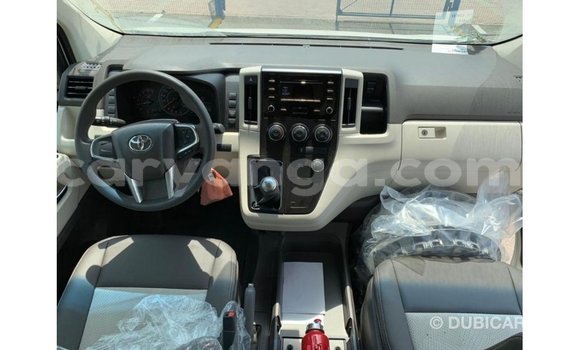 Acheter Import Voiture Toyota Hiace Blanc à Import - Dubai, Malawi Acheter Import Voiture Toyota Hiace Blanc à Import - Dubai, Malawi