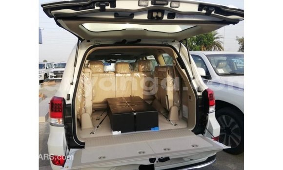 Buy Import Toyota Land Cruiser White Car in Import - Dubai in Malawi Buy Import Toyota Land Cruiser White Car in Import - Dubai in Malawi