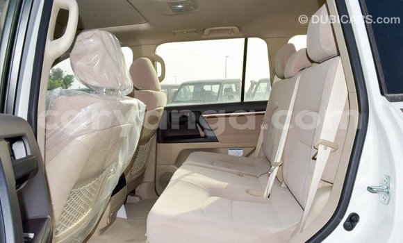 Nunua Imported Toyota Land Cruiser White Gari ndani ya Import - Dubai nchini Malawi Nunua Imported Toyota Land Cruiser White Gari ndani ya Import - Dubai nchini Malawi