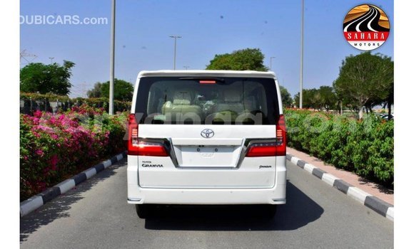 Nunua Imported Toyota Granvia White Gari ndani ya Import - Dubai nchini Malawi Nunua Imported Toyota Granvia White Gari ndani ya Import - Dubai nchini Malawi