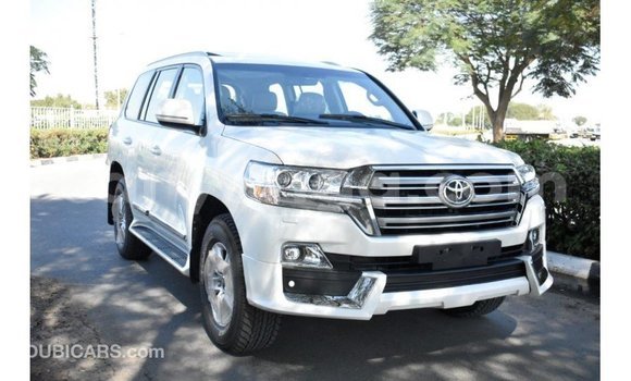 Nunua Imported Toyota Land Cruiser White Gari ndani ya Import - Dubai nchini Malawi Nunua Imported Toyota Land Cruiser White Gari ndani ya Import - Dubai nchini Malawi