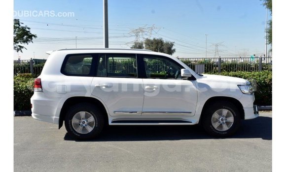 Nunua Imported Toyota Land Cruiser White Gari ndani ya Import - Dubai nchini Malawi Nunua Imported Toyota Land Cruiser White Gari ndani ya Import - Dubai nchini Malawi