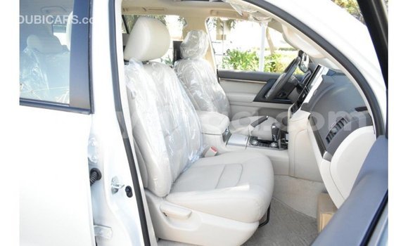 Nunua Imported Toyota Land Cruiser White Gari ndani ya Import - Dubai nchini Malawi Nunua Imported Toyota Land Cruiser White Gari ndani ya Import - Dubai nchini Malawi