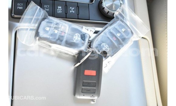 Nunua Imported Toyota Land Cruiser White Gari ndani ya Import - Dubai nchini Malawi Nunua Imported Toyota Land Cruiser White Gari ndani ya Import - Dubai nchini Malawi
