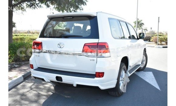 Nunua Imported Toyota Land Cruiser White Gari ndani ya Import - Dubai nchini Malawi Nunua Imported Toyota Land Cruiser White Gari ndani ya Import - Dubai nchini Malawi