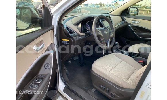 Nunua Imported Hyundai Santa Fe White Gari ndani ya Import - Dubai nchini Malawi Nunua Imported Hyundai Santa Fe White Gari ndani ya Import - Dubai nchini Malawi