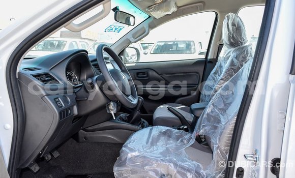 Acheter Import Voiture Mitsubishi L200 Blanc à Import - Dubai, Malawi Acheter Import Voiture Mitsubishi L200 Blanc à Import - Dubai, Malawi