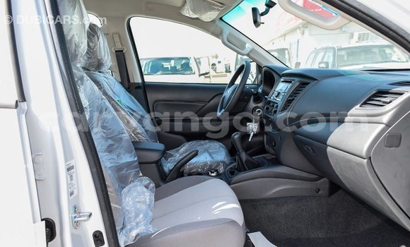 Acheter Import Voiture Mitsubishi L200 Blanc à Import - Dubai, Malawi Acheter Import Voiture Mitsubishi L200 Blanc à Import - Dubai, Malawi