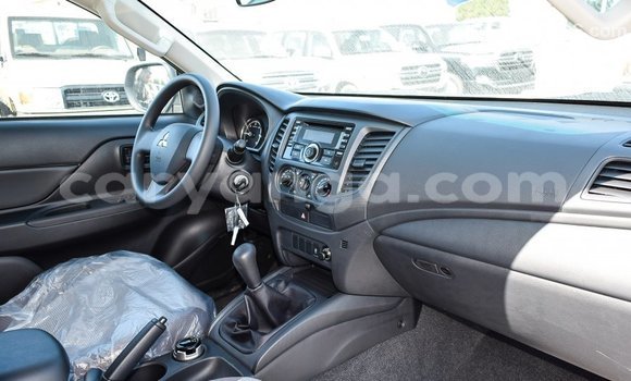 Acheter Import Voiture Mitsubishi L200 Blanc à Import - Dubai, Malawi Acheter Import Voiture Mitsubishi L200 Blanc à Import - Dubai, Malawi