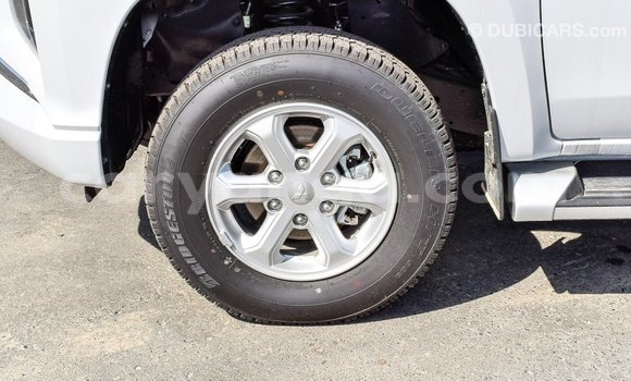 Acheter Import Voiture Mitsubishi L200 Blanc à Import - Dubai, Malawi Acheter Import Voiture Mitsubishi L200 Blanc à Import - Dubai, Malawi