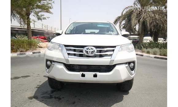 Acheter Import Voiture Toyota Fortuner Blanc à Import - Dubai, Malawi Acheter Import Voiture Toyota Fortuner Blanc à Import - Dubai, Malawi