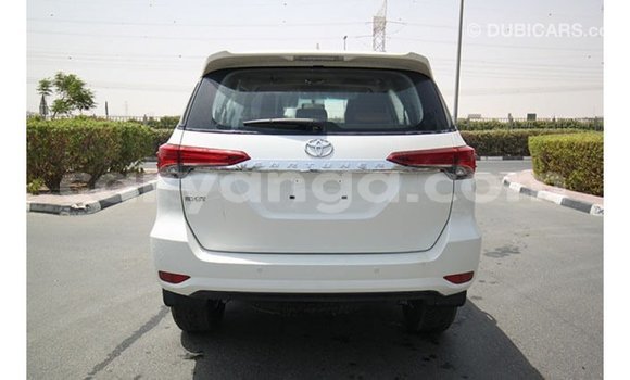 Acheter Import Voiture Toyota Fortuner Blanc à Import - Dubai, Malawi Acheter Import Voiture Toyota Fortuner Blanc à Import - Dubai, Malawi