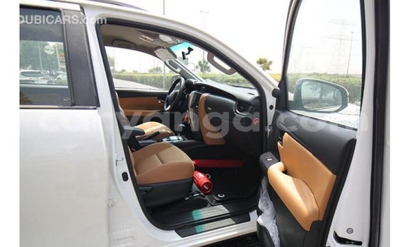 Acheter Import Voiture Toyota Fortuner Blanc à Import - Dubai, Malawi Acheter Import Voiture Toyota Fortuner Blanc à Import - Dubai, Malawi