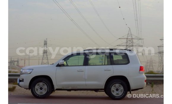 Nunua Imported Toyota Land Cruiser White Gari ndani ya Import - Dubai nchini Malawi Nunua Imported Toyota Land Cruiser White Gari ndani ya Import - Dubai nchini Malawi