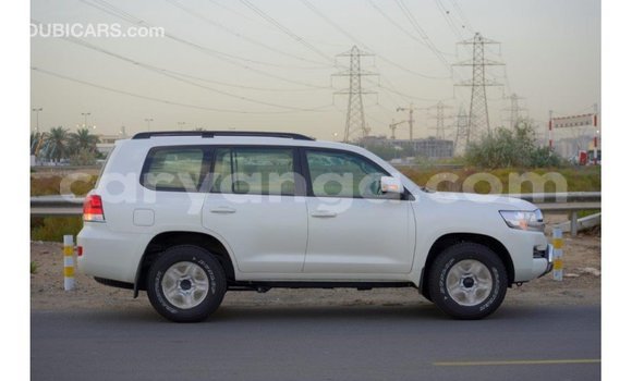 Nunua Imported Toyota Land Cruiser White Gari ndani ya Import - Dubai nchini Malawi Nunua Imported Toyota Land Cruiser White Gari ndani ya Import - Dubai nchini Malawi