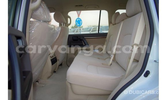 Nunua Imported Toyota Land Cruiser White Gari ndani ya Import - Dubai nchini Malawi Nunua Imported Toyota Land Cruiser White Gari ndani ya Import - Dubai nchini Malawi