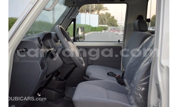 Nunua Imported Toyota Land Cruiser White Gari ndani ya Import - Dubai nchini Malawi Nunua Imported Toyota Land Cruiser White Gari ndani ya Import - Dubai nchini Malawi
