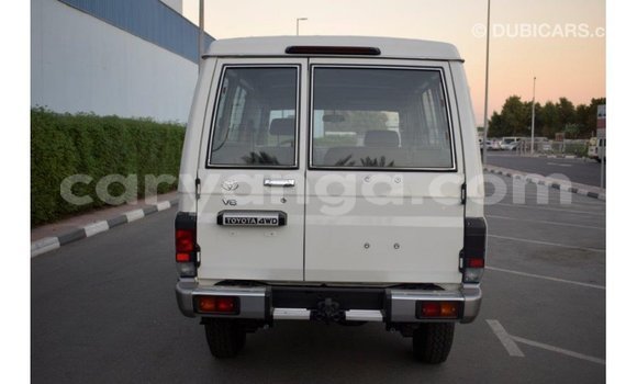 Nunua Imported Toyota Land Cruiser White Gari ndani ya Import - Dubai nchini Malawi Nunua Imported Toyota Land Cruiser White Gari ndani ya Import - Dubai nchini Malawi