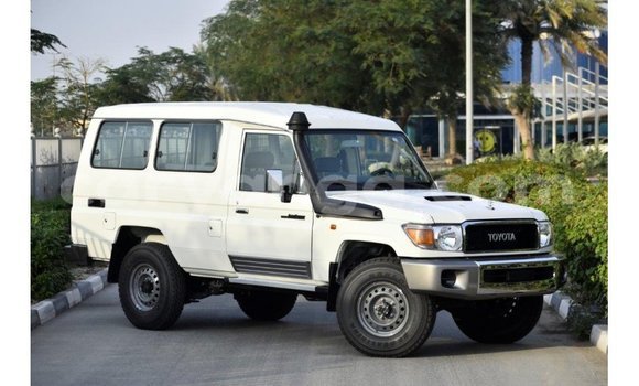 Nunua Imported Toyota Land Cruiser White Gari ndani ya Import - Dubai nchini Malawi Nunua Imported Toyota Land Cruiser White Gari ndani ya Import - Dubai nchini Malawi