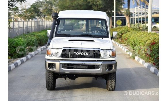 Nunua Imported Toyota Land Cruiser White Gari ndani ya Import - Dubai nchini Malawi Nunua Imported Toyota Land Cruiser White Gari ndani ya Import - Dubai nchini Malawi
