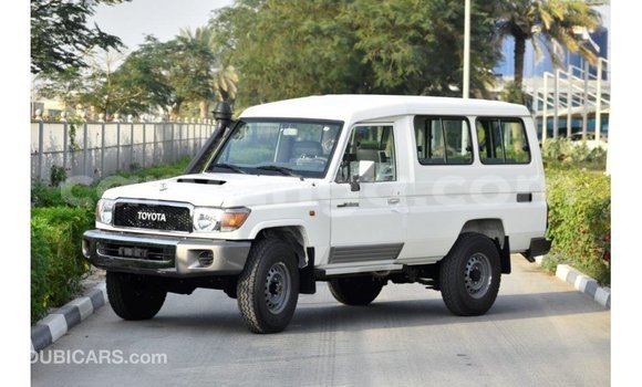 Nunua Imported Toyota Land Cruiser White Gari ndani ya Import - Dubai nchini Malawi Nunua Imported Toyota Land Cruiser White Gari ndani ya Import - Dubai nchini Malawi