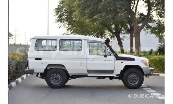 Nunua Imported Toyota Land Cruiser White Gari ndani ya Import - Dubai nchini Malawi Nunua Imported Toyota Land Cruiser White Gari ndani ya Import - Dubai nchini Malawi