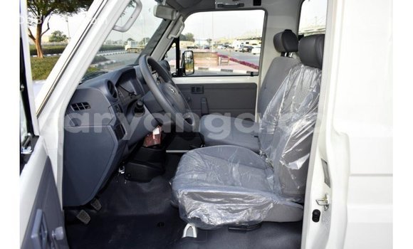 Nunua Imported Toyota Land Cruiser White Gari ndani ya Import - Dubai nchini Malawi Nunua Imported Toyota Land Cruiser White Gari ndani ya Import - Dubai nchini Malawi