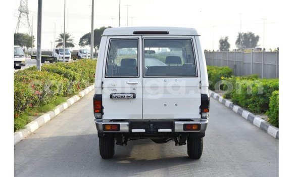 Nunua Imported Toyota Land Cruiser White Gari ndani ya Import - Dubai nchini Malawi Nunua Imported Toyota Land Cruiser White Gari ndani ya Import - Dubai nchini Malawi