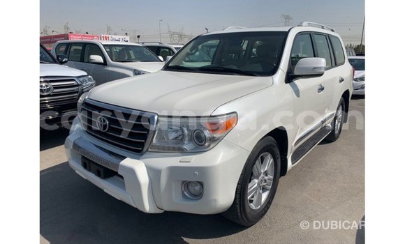 Buy Import Toyota Land Cruiser White Car in Import - Dubai in Malawi Buy Import Toyota Land Cruiser White Car in Import - Dubai in Malawi