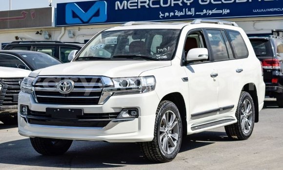 Acheter Import Voiture Toyota Land Cruiser Blanc à Import - Dubai, Malawi Acheter Import Voiture Toyota Land Cruiser Blanc à Import - Dubai, Malawi