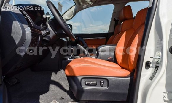 Acheter Import Voiture Toyota Land Cruiser Blanc à Import - Dubai, Malawi Acheter Import Voiture Toyota Land Cruiser Blanc à Import - Dubai, Malawi